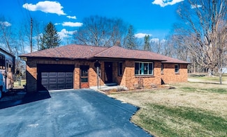 420 N Davis Rd, Elma, NY 14059