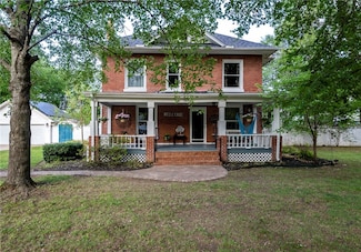 517 N Madison St, Siloam Springs, AR 72761