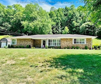 559 Midway Rd, Alum Creek, WV 25003