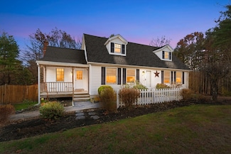 14 Woodland Rd, Uxbridge, MA 01569