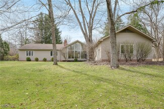 33820 Country View Ln, Solon, OH 44139