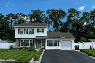 16 Constitution Dr, Howell, NJ 07731