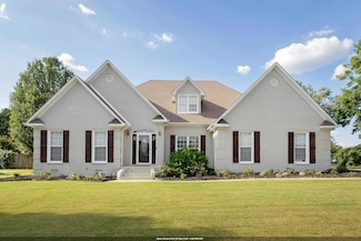 1413 Huston Dr, Muscle Shoals, AL 35661