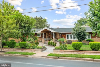 605 8th St, Riverside, NJ 08075