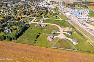 696 Parkway Ln E, Northwood, ND 58267