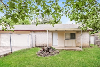 6321 Briar Knoll Dr, Garland, TX 75043