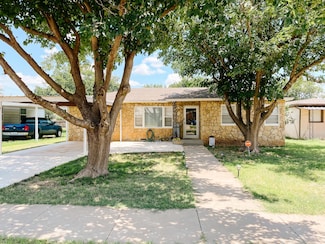 940 S 18th St, Slaton, TX 79364