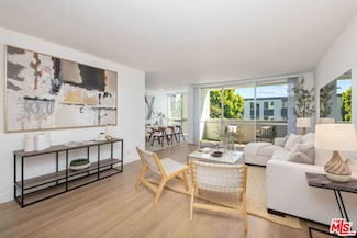 1015 N Kings Rd Unit 302, West Hollywood, CA 90069