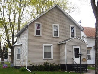 726 N Howell St, Davenport, IA 52802