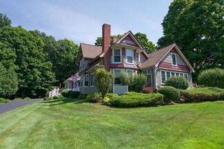 12 Palmer Ave, Plaistow, NH 03865