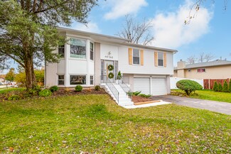 365 N Pinecrest Rd, Bolingbrook, IL 60440