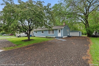6262 Garden Ct, Warren, MI 48091