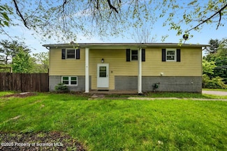 6 Eastview Dr, Scott Township, PA 18411