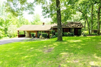 8413 Fairway Dr, Pineville, LA 71360