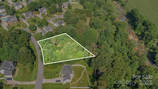 4985 Timber Valley Ln, Hickory, NC 28602