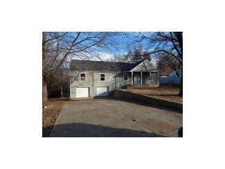 5706 NE 49th St, Kansas City, MO 64119