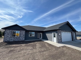 1102 S Illinois St, Aberdeen, SD 57401