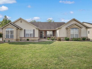 1044 Oak Creek Ln, Waterloo, IL 62298