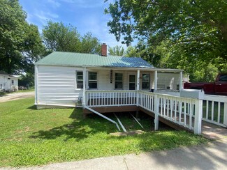 514 N 2nd St, Clinton, MO 64735