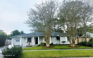 596 Seaspray Ave, Atlantic Beach, FL 32233