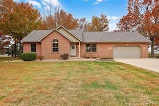 12926 Maple St, Highland, IL 62249