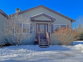 105 Woodland Dr, Trenton, ME 04605