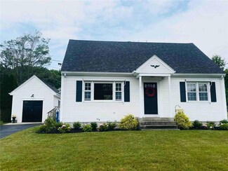 3 Bray Ln, Bristol, RI 02809
