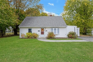 153 Seaver Cir, Bridgeport, CT 06606