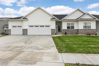 933 Commercial St, Lisbon, IA 52253