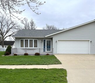 1235 6th Ave N, Windom, MN 56101