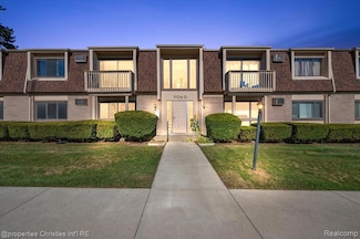 7040 Villa Dr Unit 2, Waterford, MI 48327
