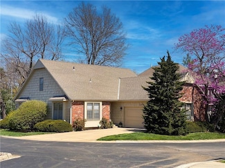 11101 Delmar Ct, Leawood, KS 66211
