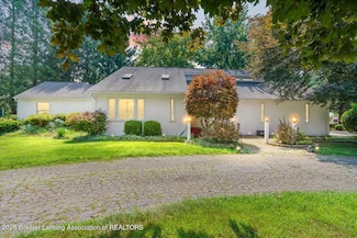 2015 Sunset Dr, Owosso, MI 48867