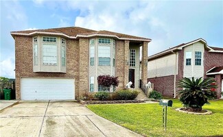 2244 S Village Green St, Harvey, LA 70058