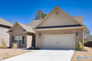 121 Gander Cir, Owens Cross Roads, AL 35763