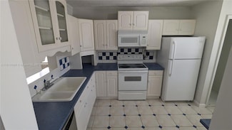 8051 Southgate Blvd Unit J12, North Lauderdale, FL 33068