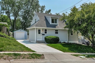 6004 Dagle Dr, Des Moines, IA 50311