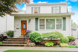 260 Clawson St, Staten Island, NY 10306
