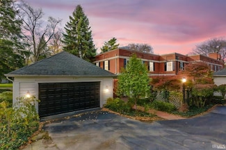 1206 Honan Dr, South Bend, IN 46614