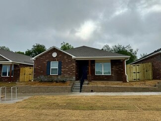2440 N Raven Ln, Fayetteville, AR 72704