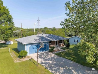 916 Allison Ave, Manhattan, KS 66502