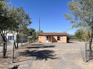 909 S Butler Ave, Farmington, NM 87401