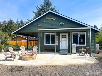 312 Mast Ave NW, Ocean Shores, WA 98569