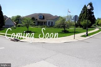 523 Hamlet Dr W, Spring Grove, PA 17362
