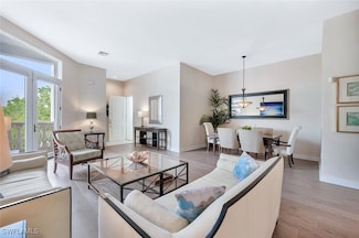 375 5th Ave S Unit 305, Naples, FL 34102