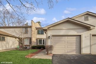218 E Forest Knoll Dr, Palatine, IL 60074