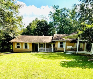 1501 E Lakeshore Dr, Carriere, MS 39426