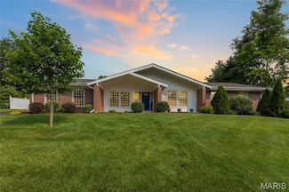 271 Glen Hollow Dr, Chesterfield, MO 63017