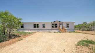 1145 Callihan Rd, Luling, TX 78648