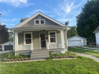 611 W 2nd St S, Carlinville, IL 62626
